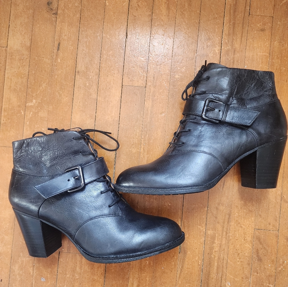 Sofft wendy Black lace up buckle strap  Booties